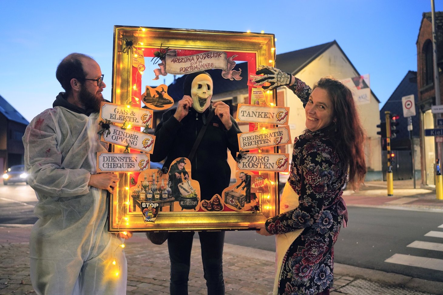 Halloween Actie Nieuwkerken tegen hoge tankprijzen - Matti, Djack, Debby