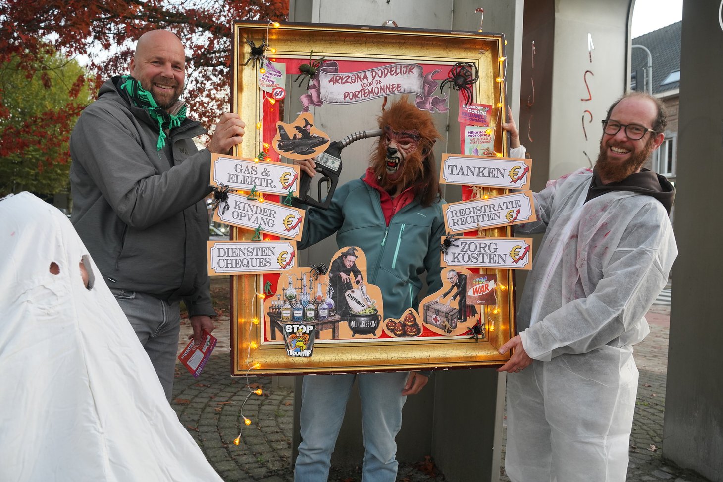 Halloween Actie tegen hoge brandstofprijzen, Nieuwkerken-Waas, "Arizona is dodelijk voor de portemonnee" Wout, Pieter, Matti &amp; anonieme voorbijganger